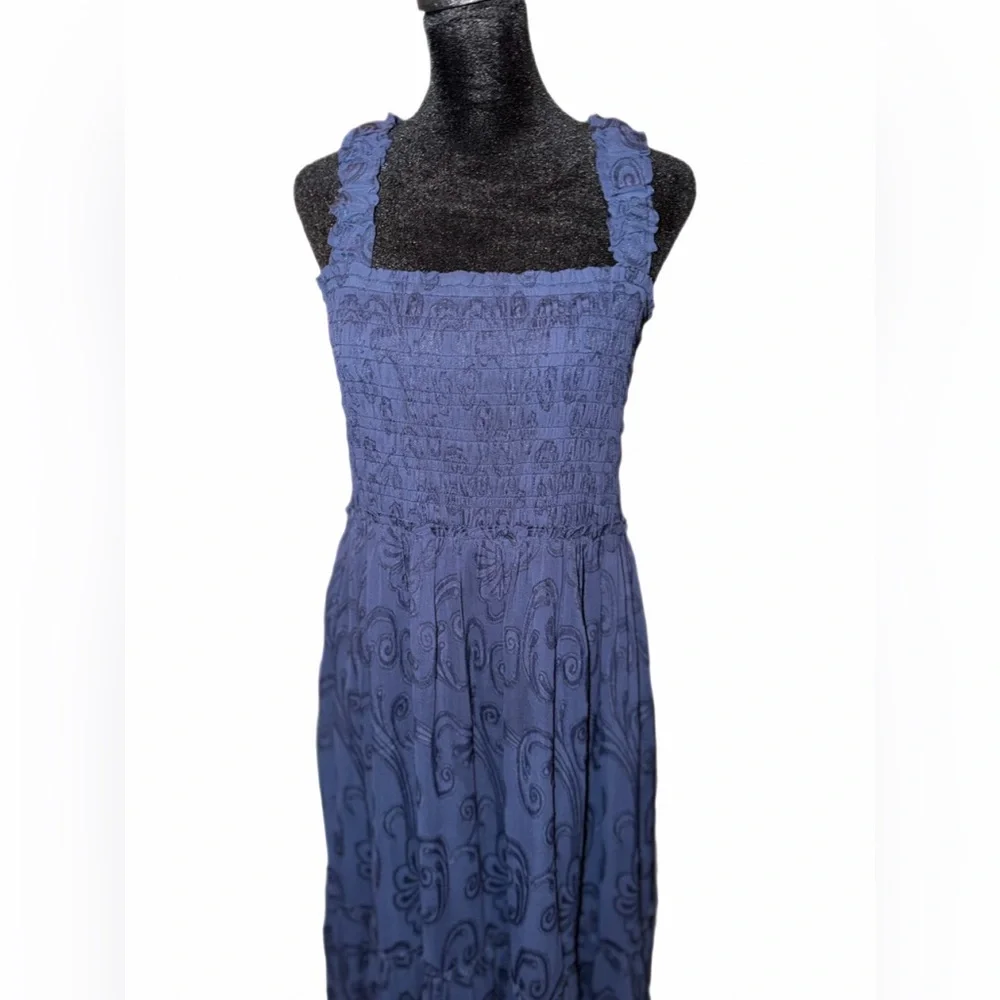 Lilly Pulitzer Hadley Smocked Dress- maxi, navy,
lined, and flattering! LN XL π - Picture 4 of 15